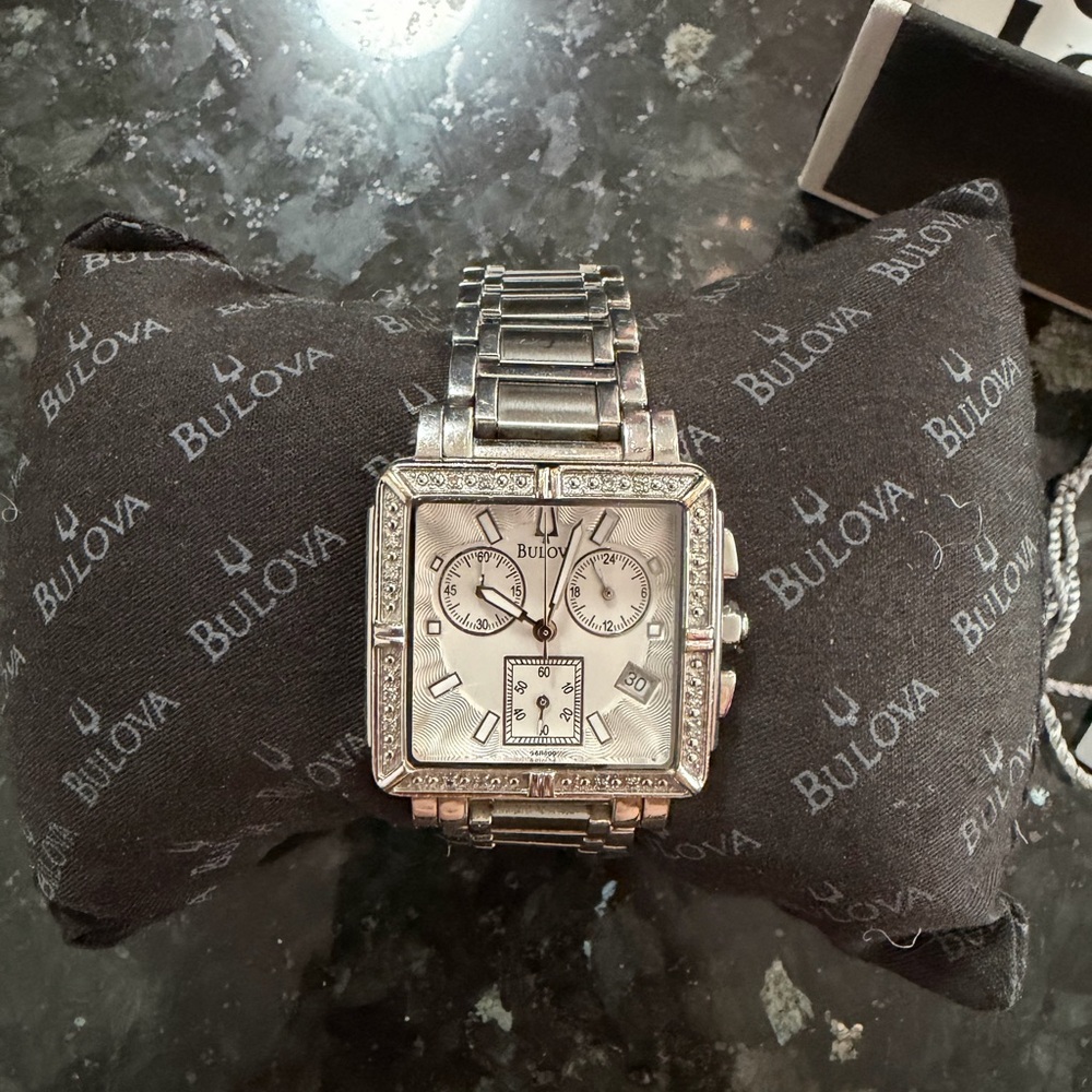 Bulova 96R000 Silver Watch - Picture 7 of 9